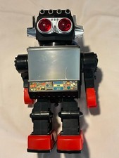 VINTAGE SATURN 13" WALKING GIANT ROBOT 1980s BIG TV EYE Light Up Not Working