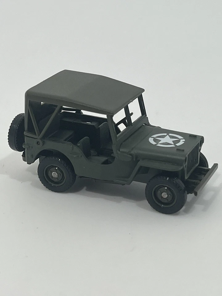 Solido 1/43 Willy’s Us Army Keep Roof Up Green Model  - Image 2 of 4