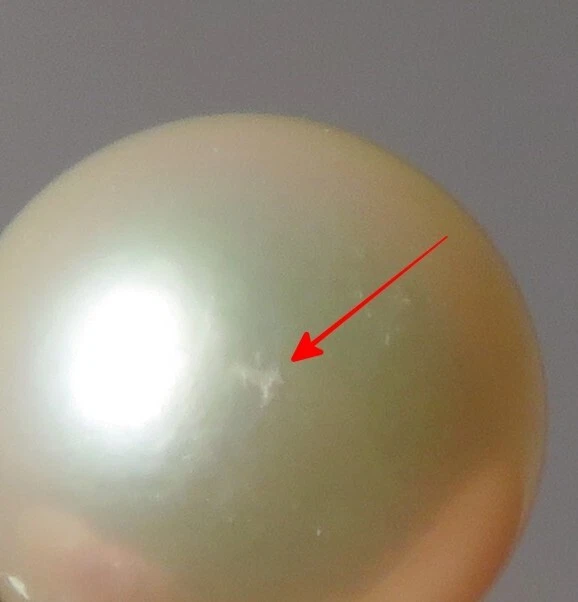 Pendientes de perlas cultivadas con diamantes esmeralda de oro amarillo de 18k usados Foto 4 de 4