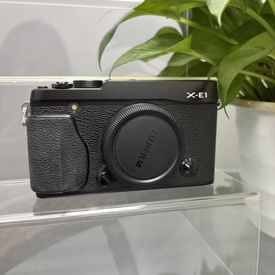 Fujifilm X-E1 16.3 MP Compact System Digital Camera with 2.8-inch LCD Body only