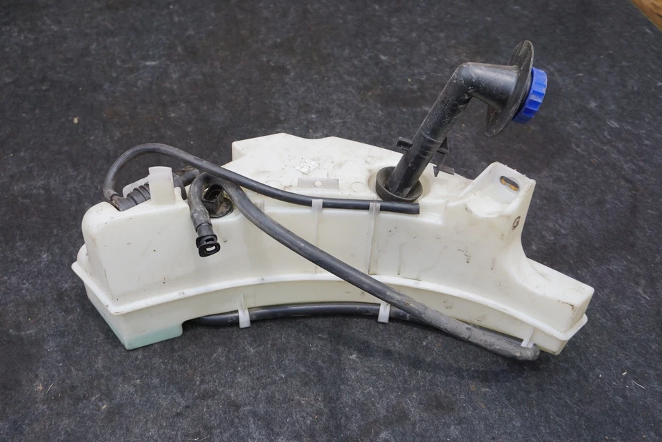 Depósito de tanque de botella para lavadora de parabrisas 99752870101 OEM Porsche Cayman 987 06-12 Foto 3 de 4