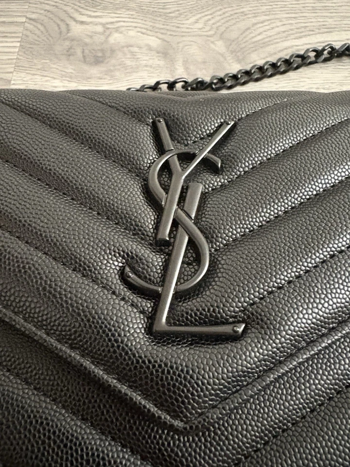 Cartera Cassandre Sobre Cadena En Cuero Grano de Poudre Negra Foto 4 de 4