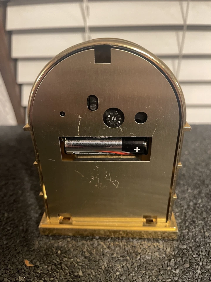 Bulova Archtop Jukebox White Mantle Shelf Desk Alarm Clock. - Image 2 of 3