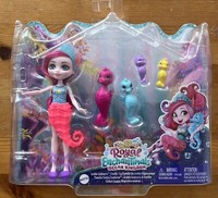 Mattel HCF73 - Royal Enchantimals Ocean Kingdom Sedda Puppe + 4 Seepferdchen