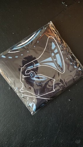 PAT BENATAR / NEIL GIRALDO - NEW UNOPENED OFFICIAL FUTURISTIC TOUR 2024 BANDANA - Picture 2 of 2