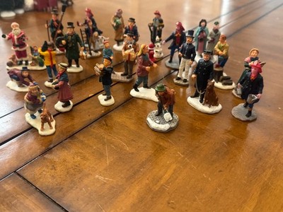 Lemax Christmas village people 23 pieces