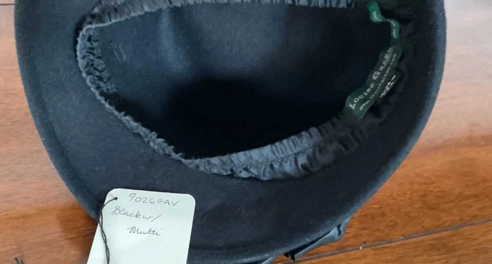 Sombrero estilo Cloche con ribete de cinta negra verde Louise  Foto 4 de 4