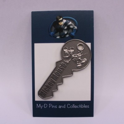 B1 Disney DLR Pin LE Niftie Fifties Flashback Scrap Book Souvenir Mickey Key