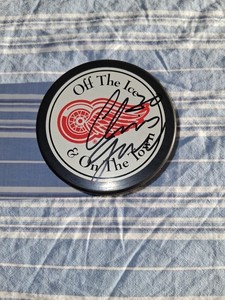 Chris Osgood Detroit Red Wings Signed Official Puck