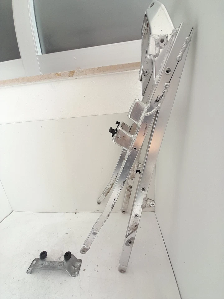 Quadro traseiro Suzuki GSXR 750 1992 1995 - Imagem 4 de 4