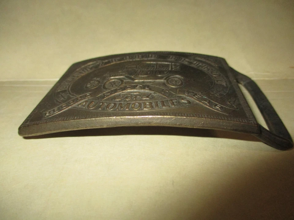 Hebilla de cinturón vintage de latón macizo - Henry Ford Detroit modelo T año disco usado en excelente estado Foto 2 de 4