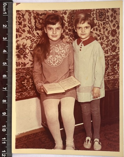 Old Photo Cute Children, Two Charming Attractive Girls With Book - Bild 2 von 3