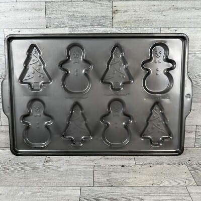 2 EKCO Baking Sheets~ Christmas & Gingerbread Boy & Girl~EXCELLENT