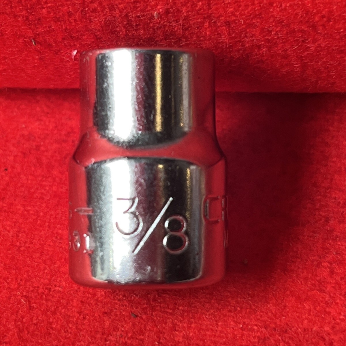 カウン** Dayton Stainless Steel 33 x 19 x 6.4 Equal Double Bowl Drop