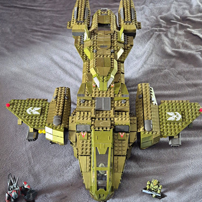 MEGA Construx Halo Infinite 2-in-1 Fahrzeug/Schiff mit Figuren GNB28