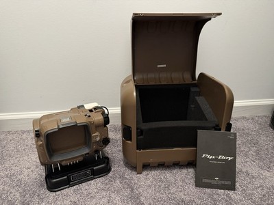 Fallout 4 Pip-Boy Model 3000 Mk IV With Case and Display Stand 