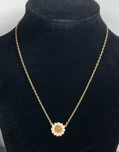 Vintage Crown Trifari Gold Tone Daisy Flower Pendant 14” Necklace Jewelry