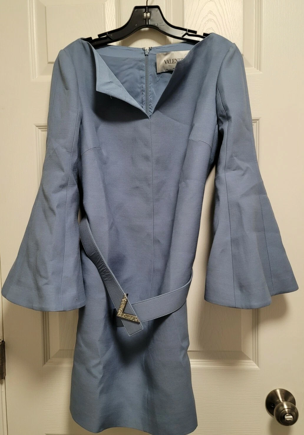 Abito VALENTINO con maniche a campana in lana seta con cintura $3889