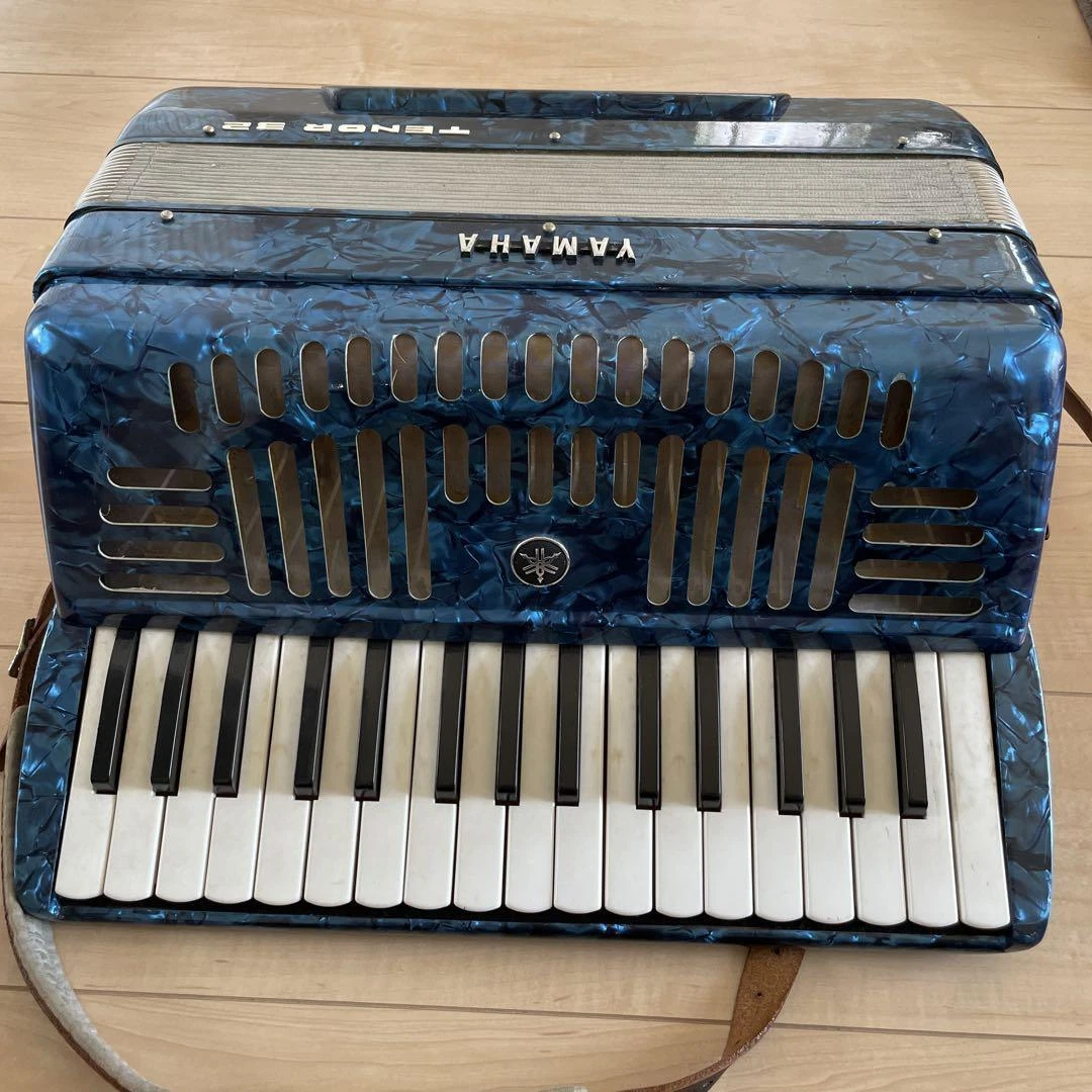 YAMAHA Accordion 32 Keyboard 21 Bass Very Good Condition