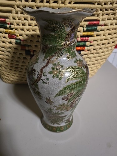 Vintage Hand Painted Asian Scalloped Edge Vase. Goldtone Detail. Bird Flower