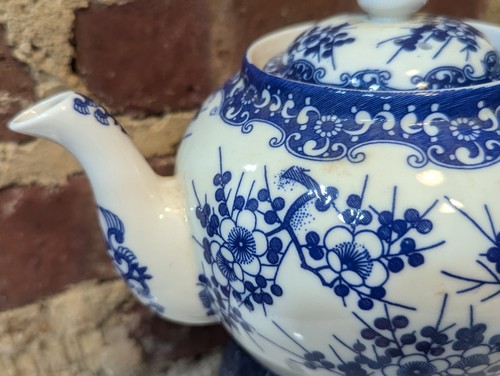 Asian Blue White Floral Ceramic Vintage Handled Teapot - Picture 3 of 8