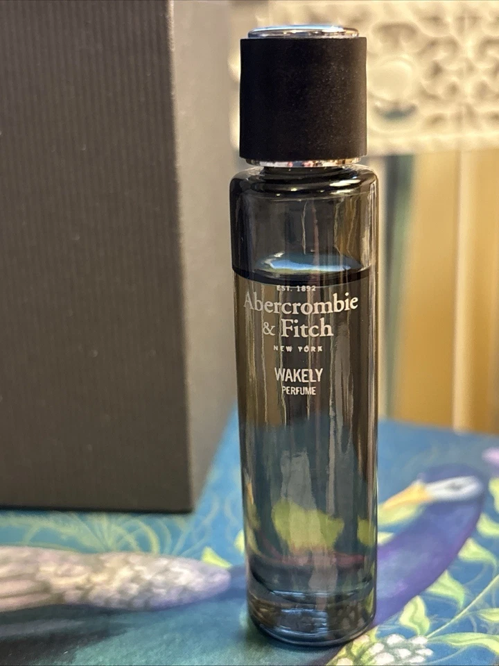 Perfume de mujer Abercrombie & Fitch Wakely de colección tamaño de viaje .17 fl oz/5 ml raro Foto 2 de 4