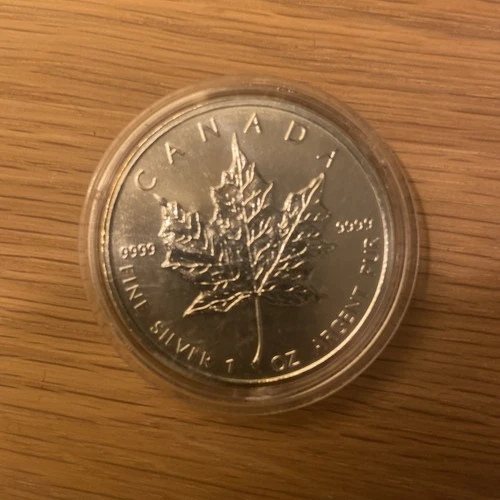 1oz 2011 Maple Leaf 9999 Silver Coin 2