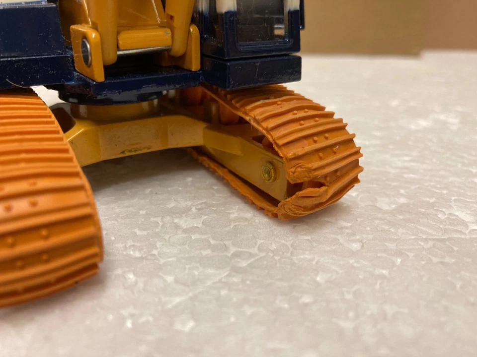 1/43 scale Tomica Dandy Komatsu pc200 excavator bagger 1st white cab  DK-001. - Image 4 of 4