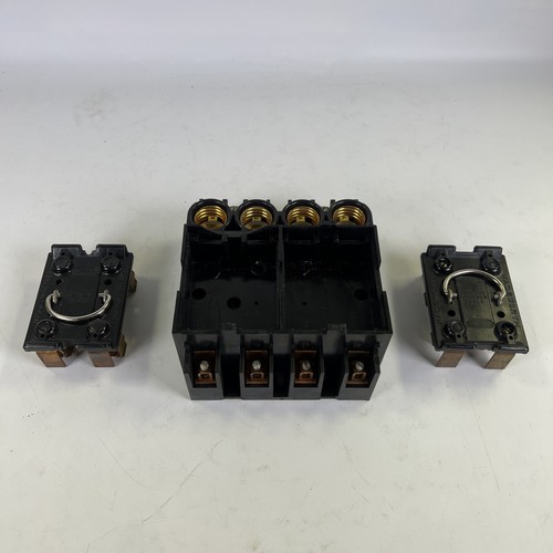 Wadsworth Power Distribution Block 8035 With 4 Screw In Fuse 2 Pullouts