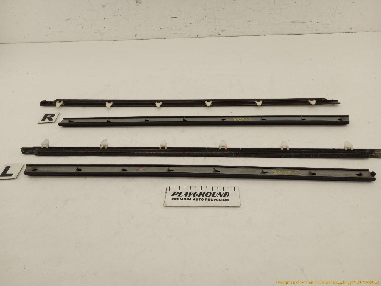 Honda Prelude Set Of Left & Right Front Door Belt Weatherstrip Fits 1997-2001 97