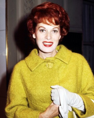 Maureen O'hara 8x10 real Photo 1960's candid pose