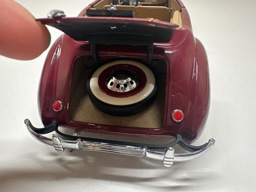 Two Franklin Mint 1:24 1937 Cord 812 Phaeton Coupe Burgundy & yellowish cream - Picture 8 of 19