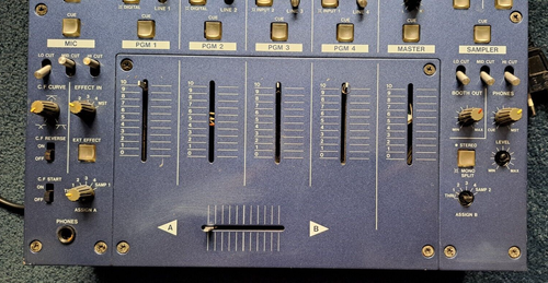 Tascam X-9 Professional 4-Kanal Digital DJ Mixer - Afbeelding 6 van 10