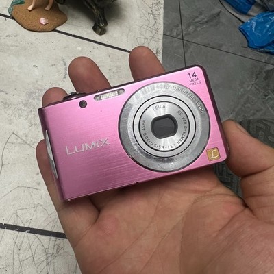 Panasonic LUMIX DMC-FH2 Digital Camera 14.10 MP 1080p HD Video