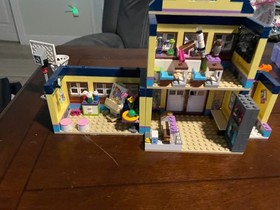LEGO FRIENDS: Heartlake High (41005)(Out of Box) (With Instructions)(Only 2 char