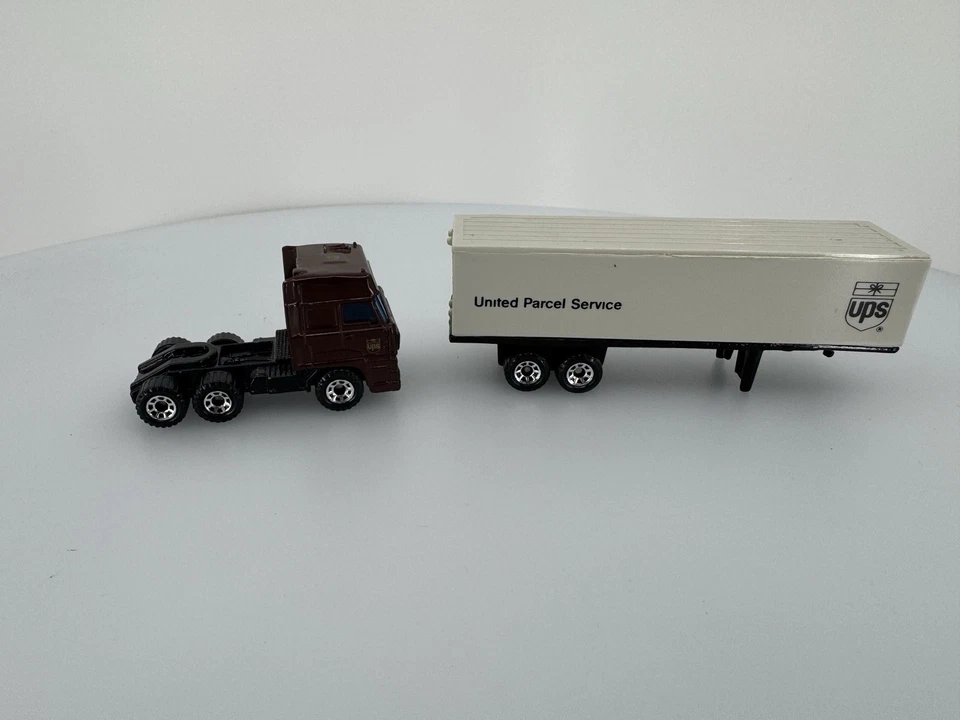 1987 Matchbox DAF3300 Space Cab UPS Cab And Trailer 1:86 Semi - Image 2 of 4