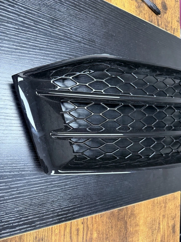 2013-2015 AUDI RS5 LOWER RIGHT PASS. SIDE FRONT BUMPER GRILLE OEM 8T0807682F - Image 2 of 4