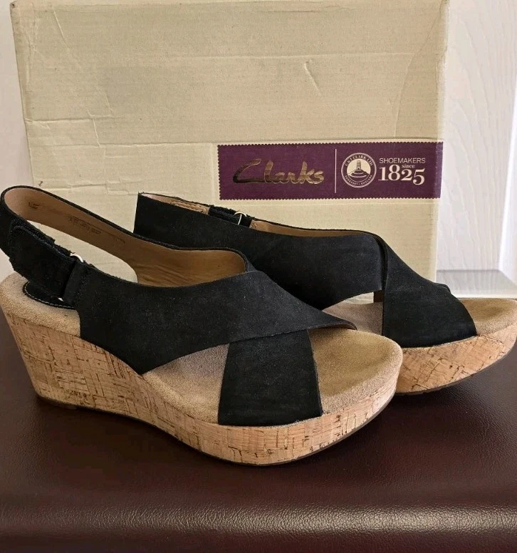 Sandali con zeppa Clarks Caslynn Shaw Nunbuch in scatola taglia UK 7 D