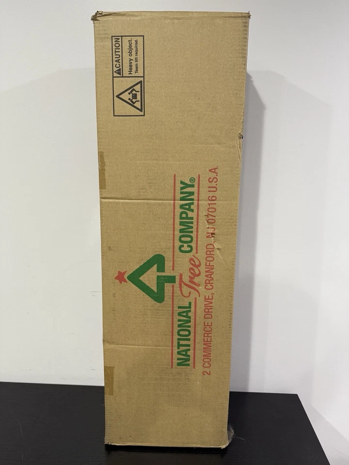 Guirnalda de abeto de montaña brillante preiluminada National Tree Co. de 9 pies con luces transparentes Foto 2 de 4