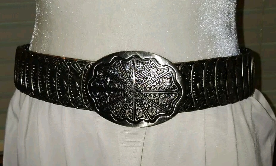 Beautiful Eyecatching Metal Stretch Belt Ornate Medallion  display picture 2
