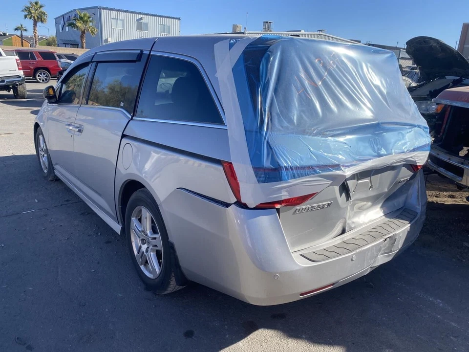 Used Driving Light fits: 2012 Honda Odyssey Fog-Driving bumper mounted Touring E - Image 4 of 4