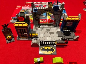 Lego 10672 Batman: Defend the Batcave Juniors Batman II No box