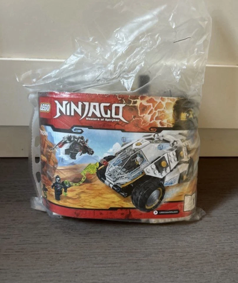 LEGO Ninjago 70588 Titanium Ninja Tumbler, photo 1 sur 2