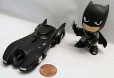 Batman.Hot Wheels Batmobile 1989 Movie 1:50 DKL28+Funko mystery mini figure.2x