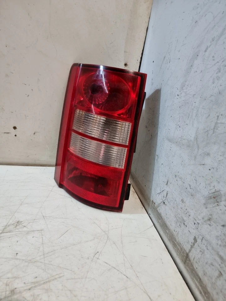 Задний фонарь левый Chrysler Grand Voyager галогенный 2008 MK5 OEM 05113203AA - Изображение 4 из 4