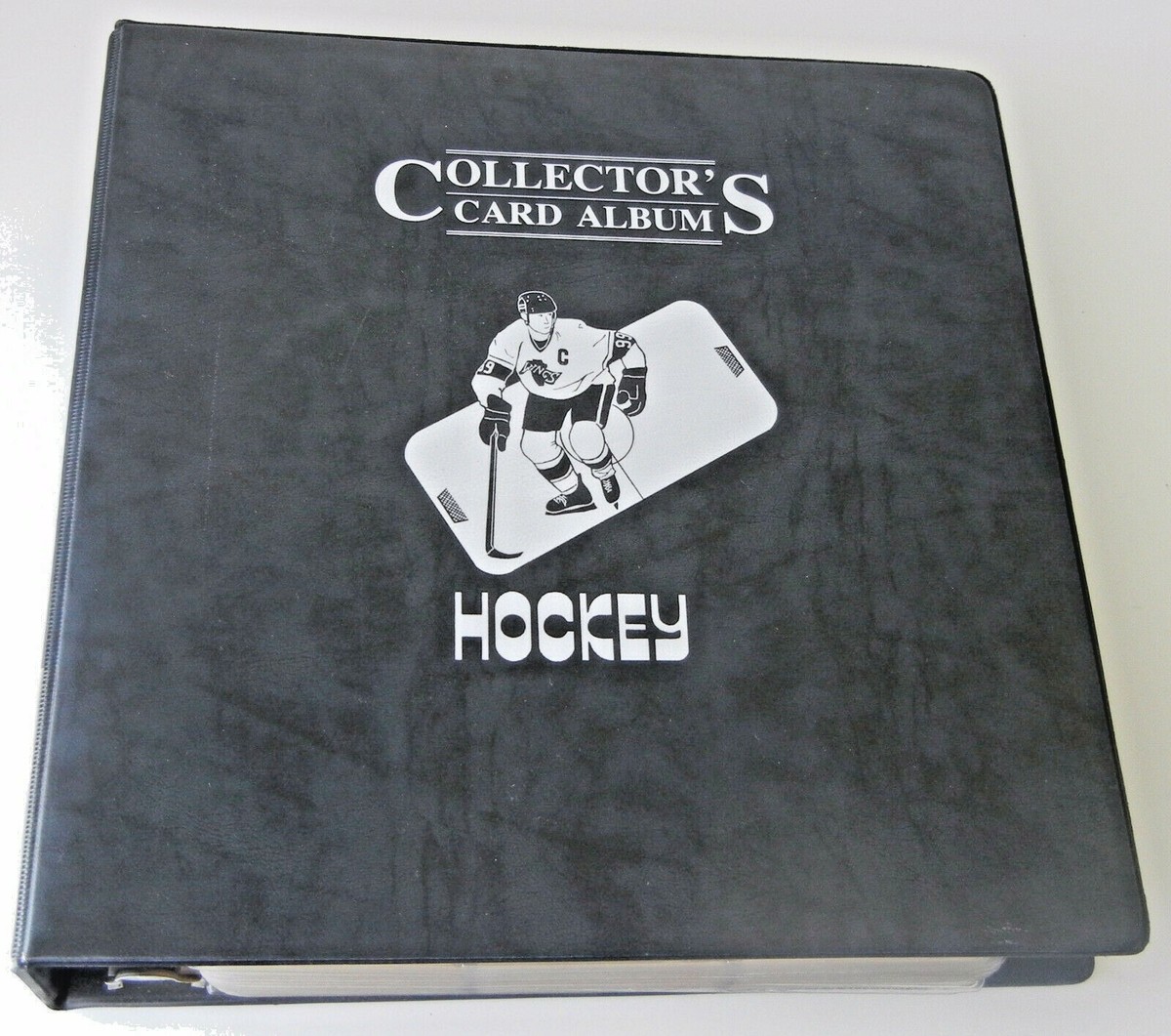 1991/1992 UPPER DECK HOCKEY CARD SET IN BINDER (NEAR MINT - MINT CONDITION)