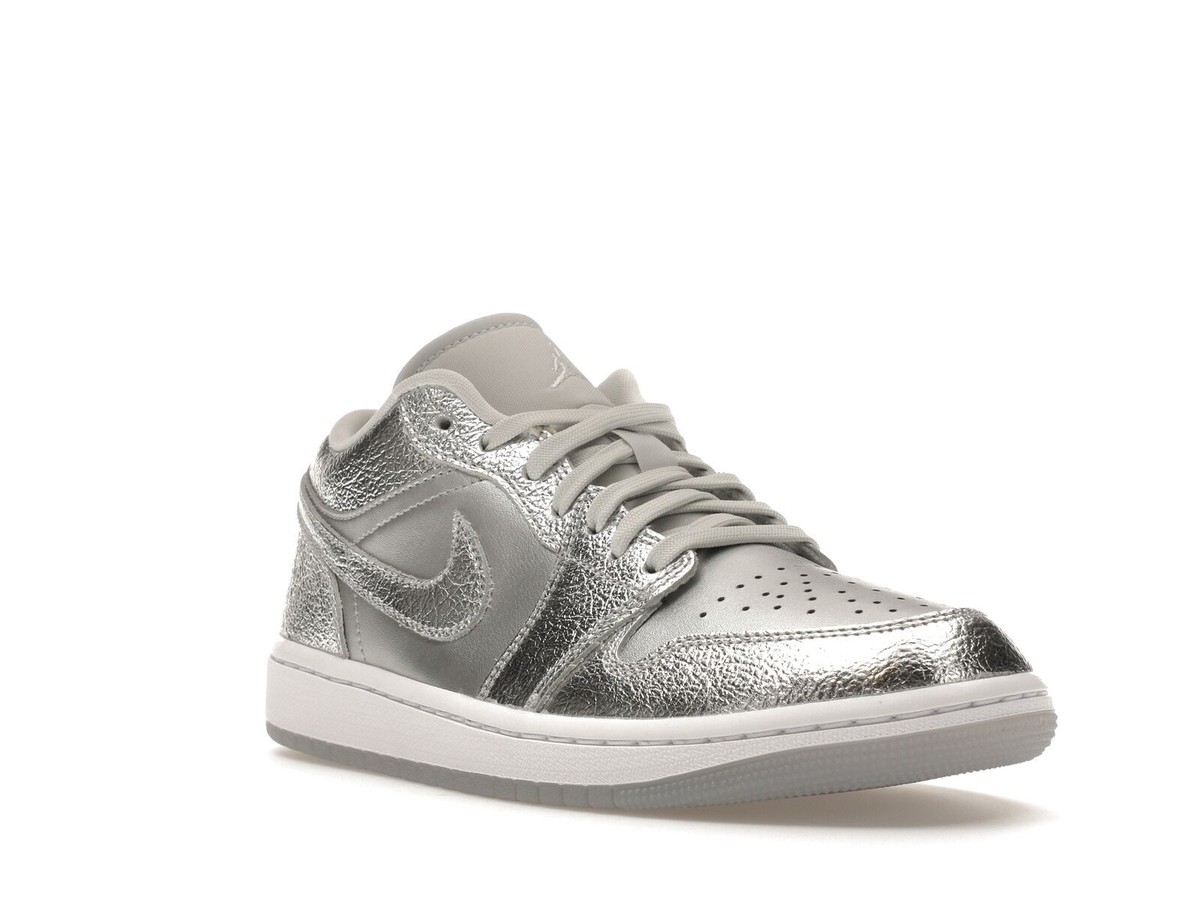 靴 NIKE WMNS AIR JORDAN 1 LLIC SILVER Amazon.com | Jordan Women's 1 High Og Toe Metallic, Black