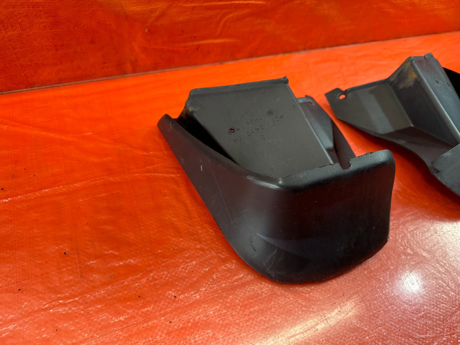 96 00 HONDA CIVIC COUPE SEDAN FACTORY REAR MUD FLAPS OEM 221 96-00-honda-civic-coupe-sedan-factory-rear-mud-flaps-oem-221