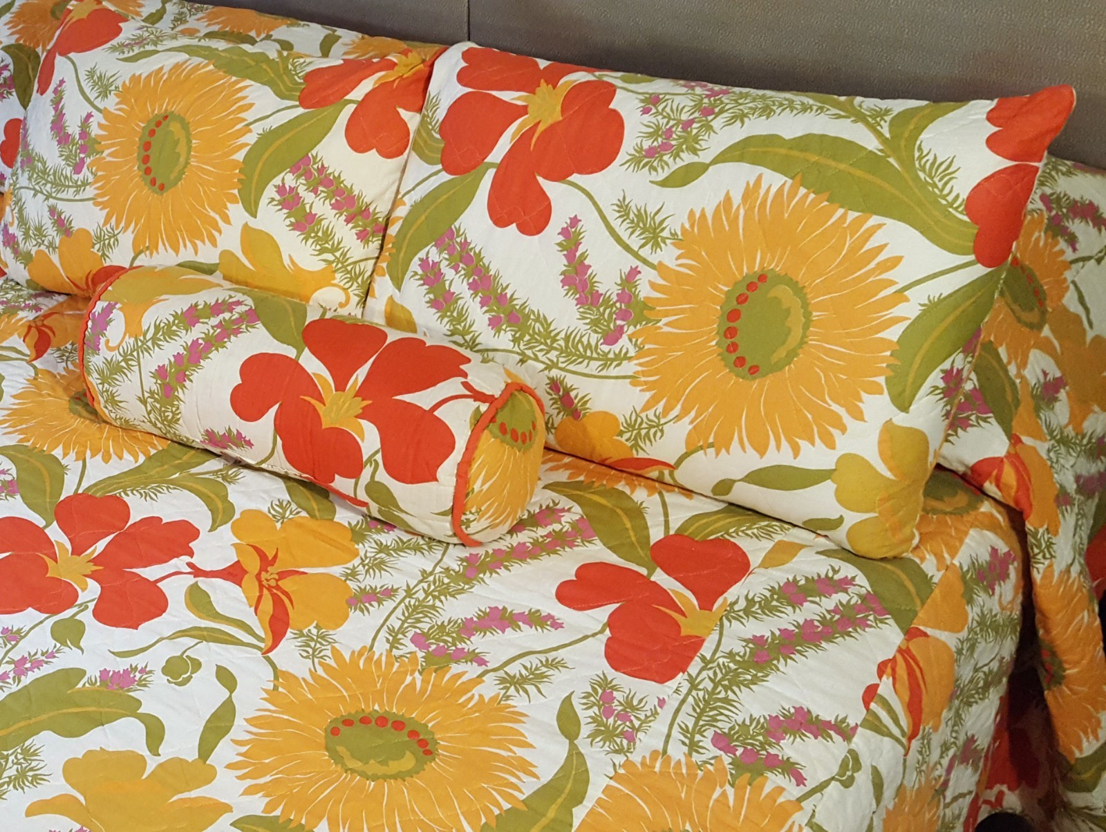 VINTAGE BEDSPREAD SET TWIN FULL RETRO 1970s GROOVY FLORAL PRINT SHAMS