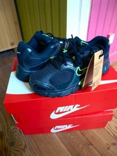 2 paires Nike Zoom V5 type Vomero 5